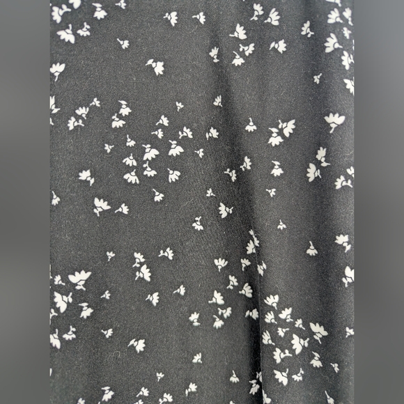 (3FOR$15/SALE) 2 DYE 4  Black and White Floral Flare Dress (3FOR$20/SALE) - Picture 4 of 5